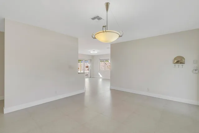 $3,800 | 376 Southwest 2nd Street, Boca Raton, FL 33432