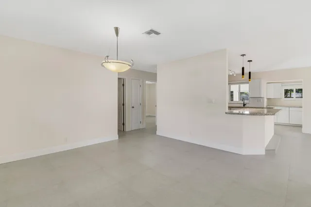 $3,800 | 376 Southwest 2nd Street, Boca Raton, FL 33432