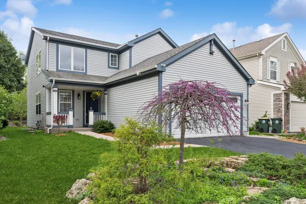 $375,000 | 955 Blackburn Drive, Grayslake, IL 60030