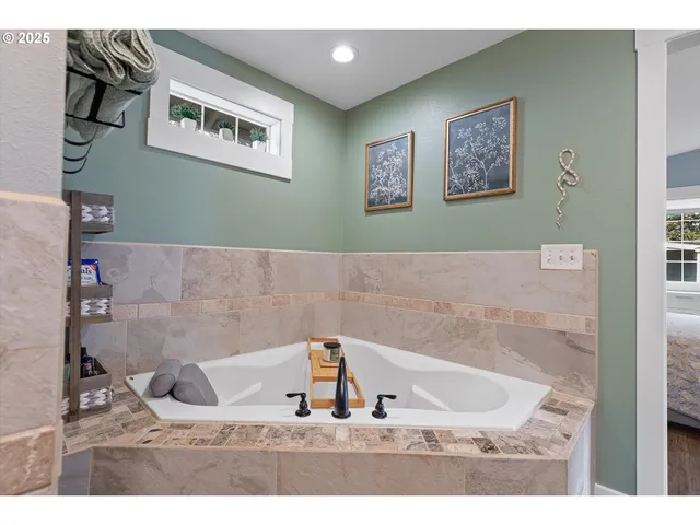 a picture of a bathroom