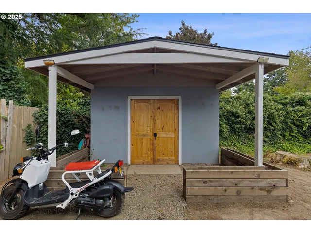 a view of outdoor space