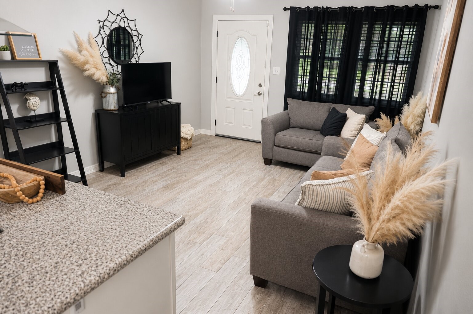 315 East Janisch Road Houston, TX 77022 - Photo 3 of 25 Living Room