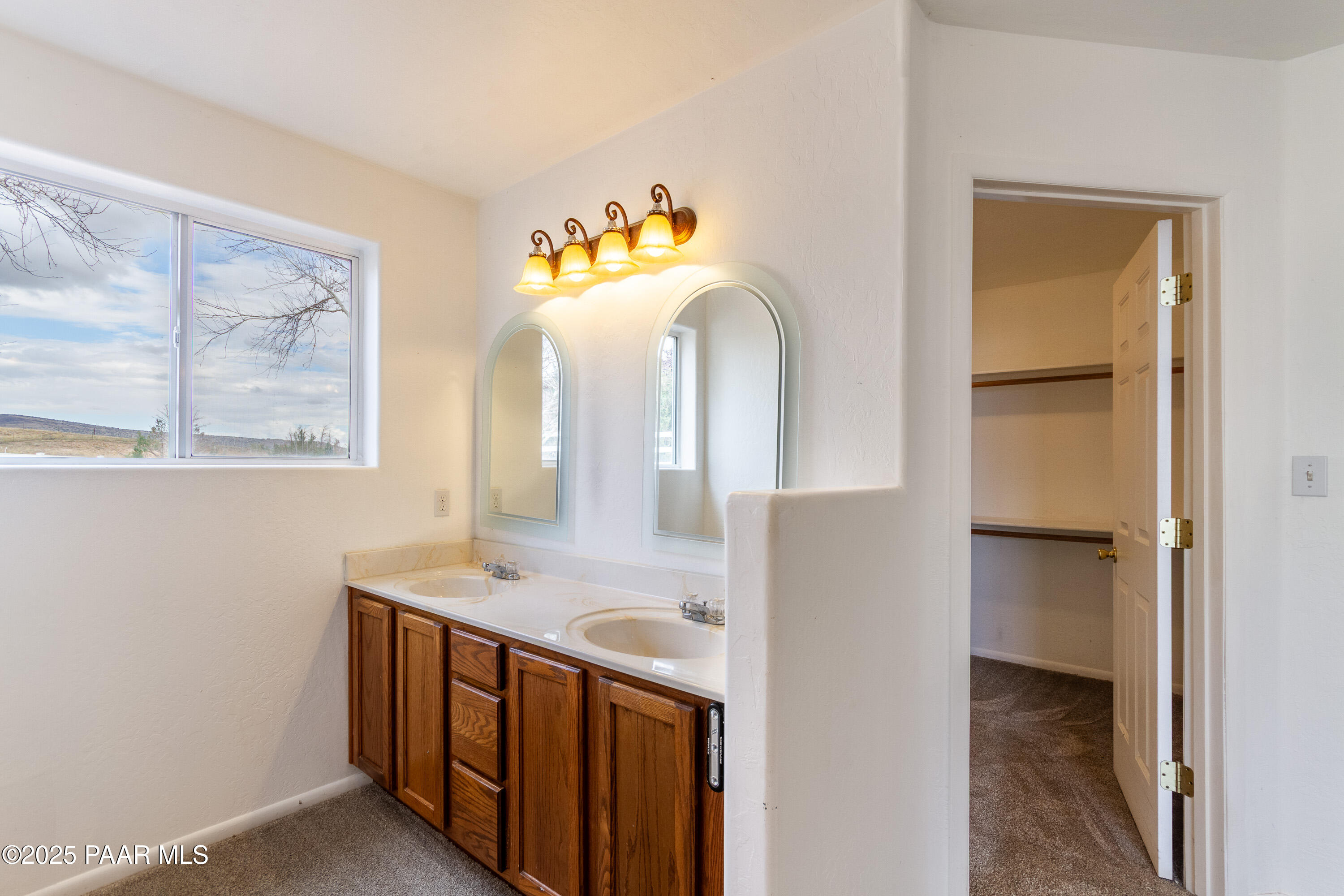 2695 West Owl Hill Road Chino Valley, AZ 86323 - Photo 38 of 47 Primary Bathroom