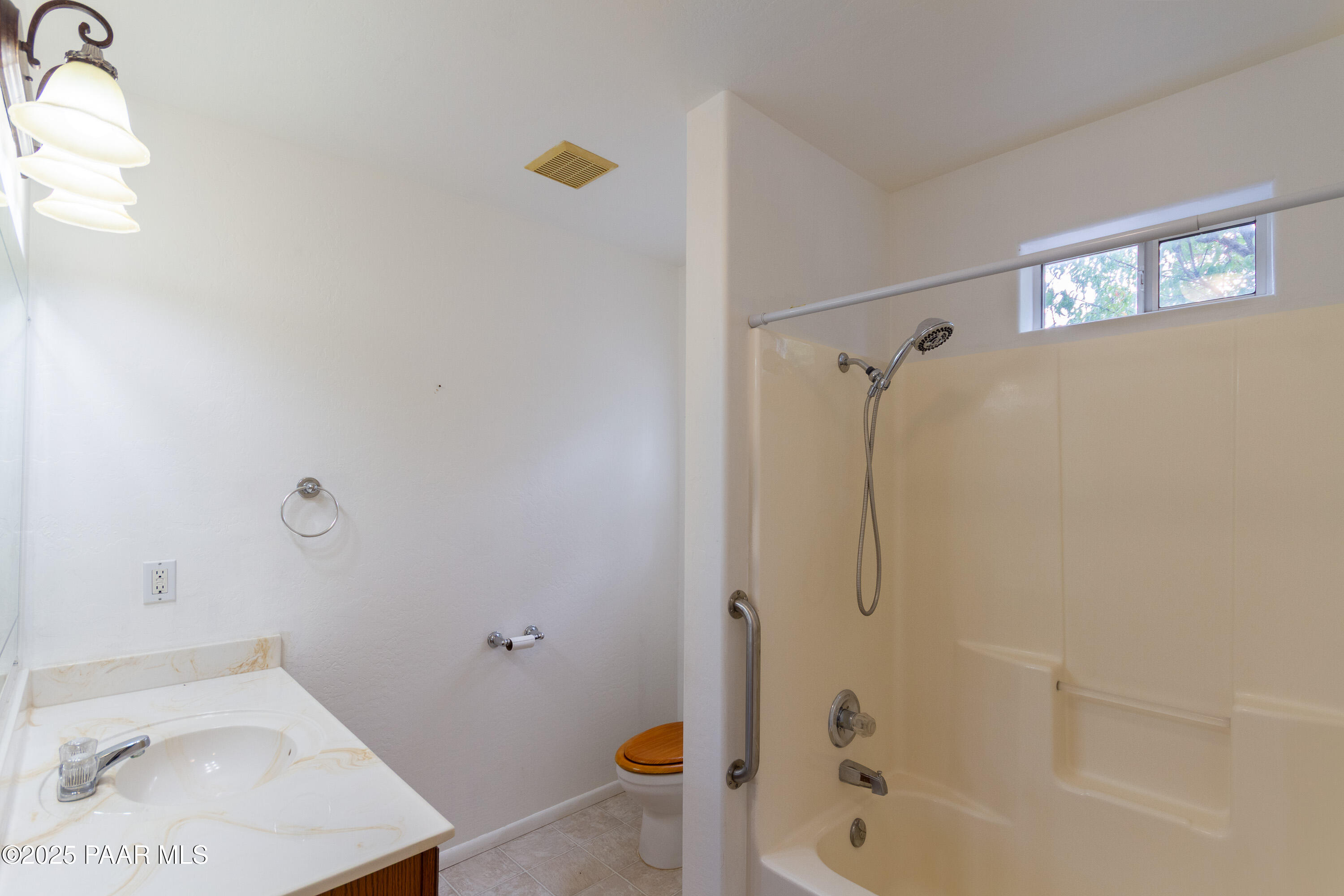 2695 West Owl Hill Road Chino Valley, AZ 86323 - Photo 41 of 47 Bathroom 2