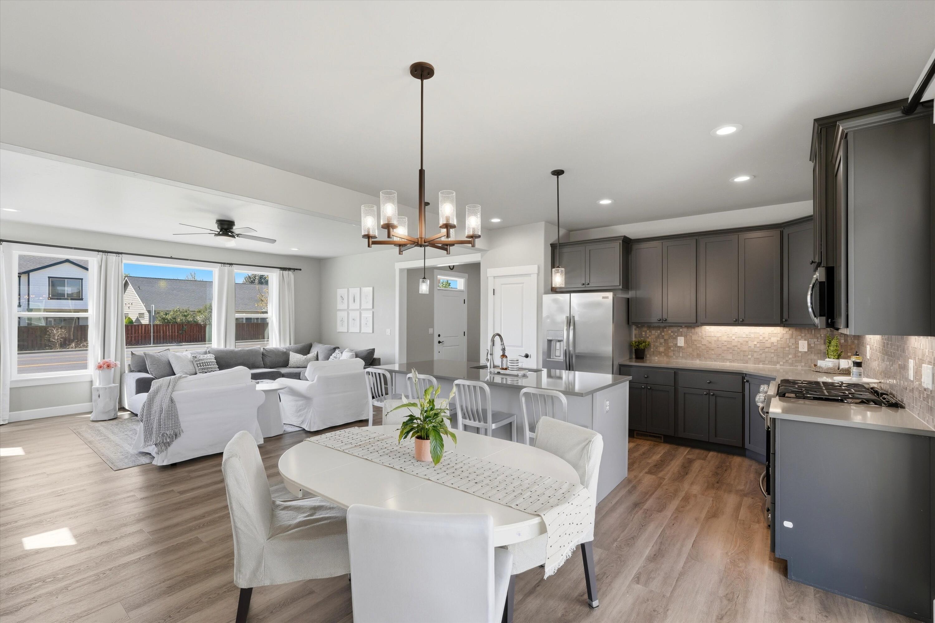748 Northwest 27th Street Redmond, OR 97756 - Photo 15 of 41 Great Room