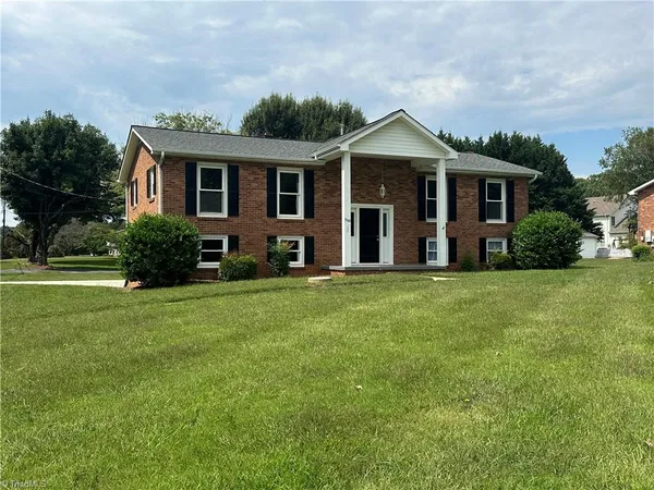 $1,800 | 5100 A Murray Road, Winston-Salem, NC 27106