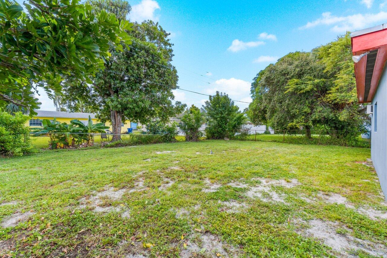 671 West 35th Street Riviera Beach, FL 33404 - Photo 20 of 27 Backyard Views