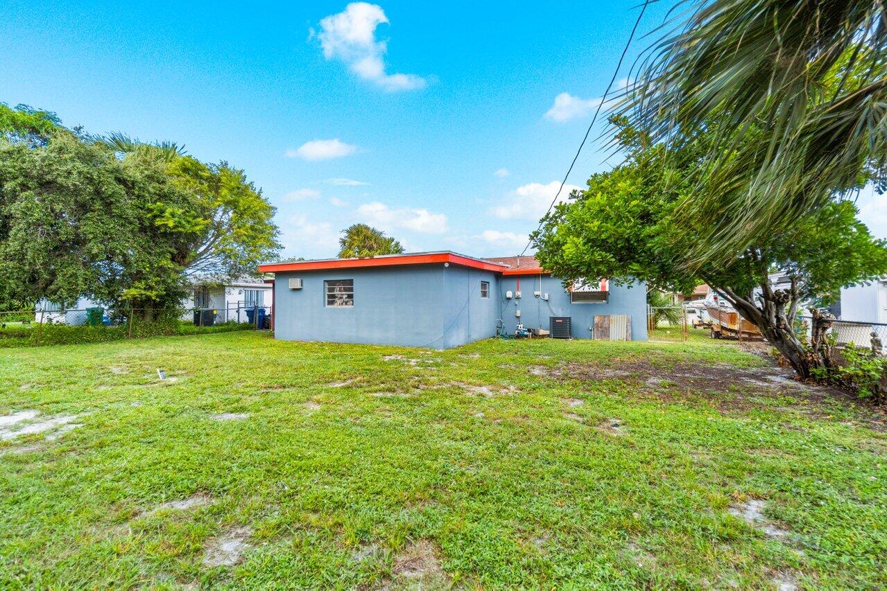 671 West 35th Street Riviera Beach, FL 33404 - Photo 21 of 27 Backyard Views