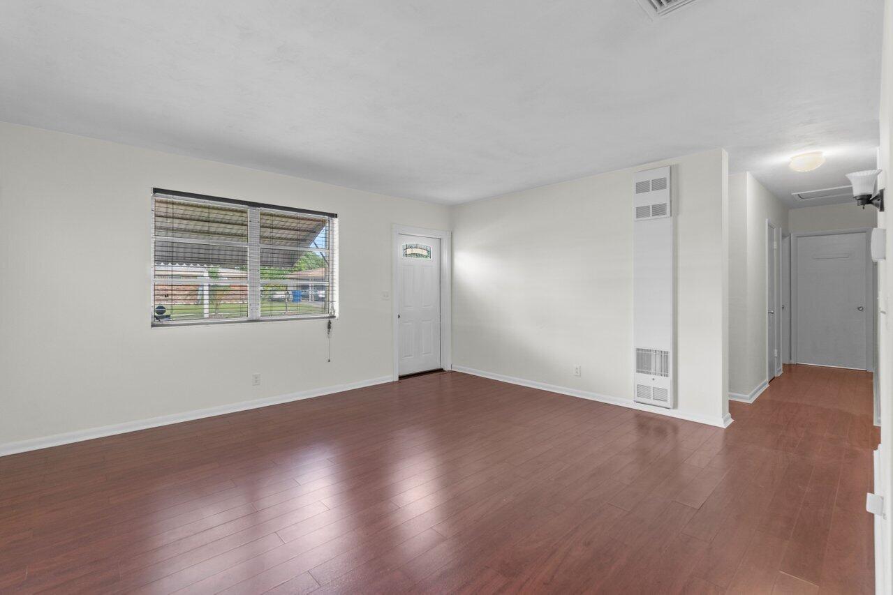 671 West 35th Street Riviera Beach, FL 33404 - Photo 3 of 27 Great Living Area