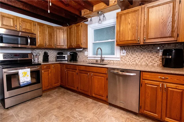 $749,900 | 137 Bonnet Shores Road, Narragansett, RI 02882