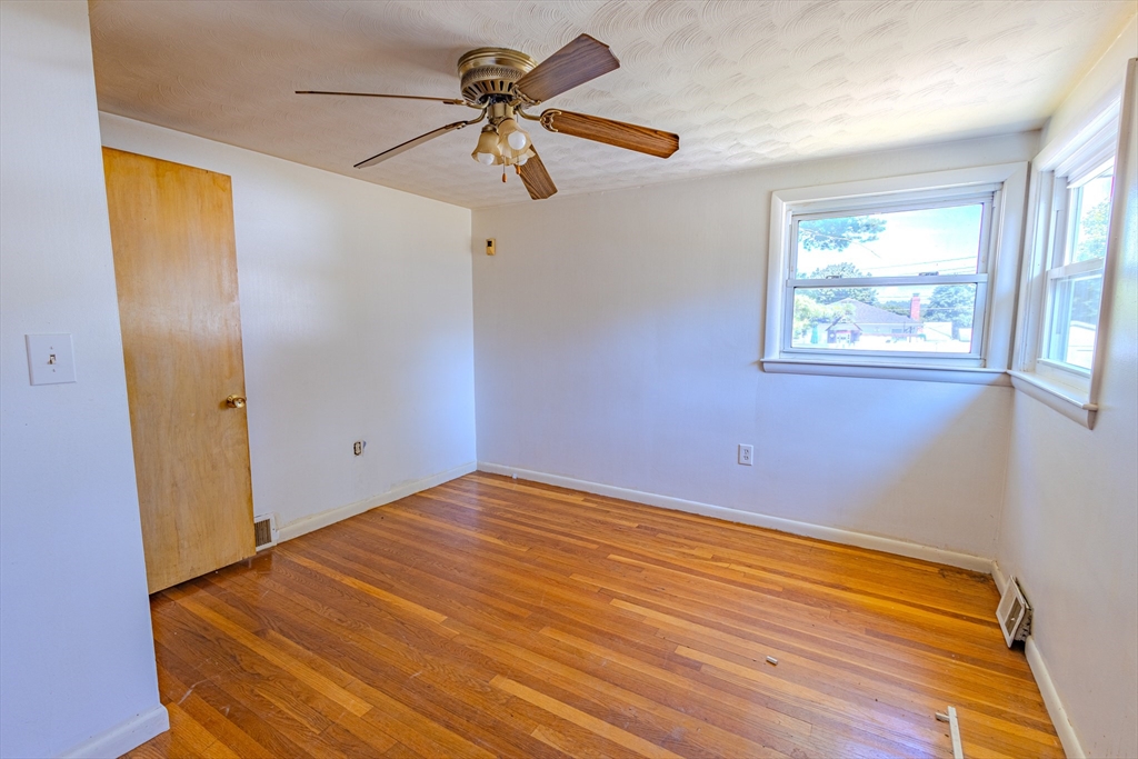 89 Hillcrest Road Waltham, MA 02451 - Photo 17 of 22