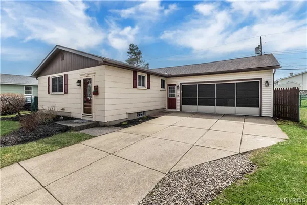 $255,000 | 94 Gregory Court, Cheektowaga, NY 14043
