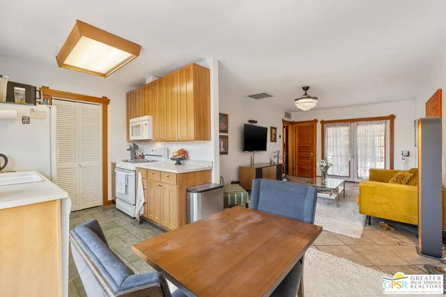 $1,400,000 | 587 South Calle Ajo, Palm Springs, CA 92264