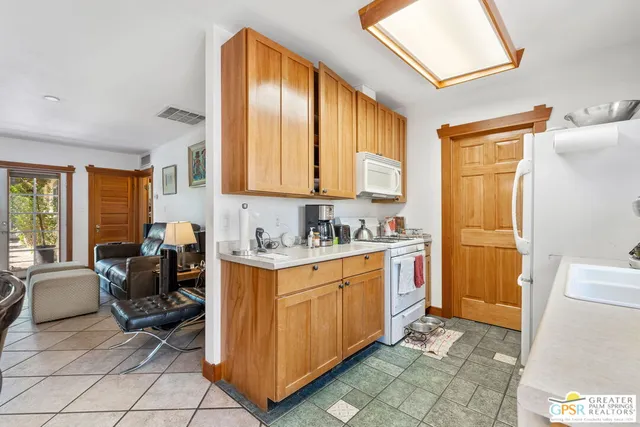 $1,400,000 | 587 South Calle Ajo, Palm Springs, CA 92264