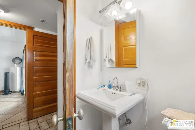 $1,400,000 | 587 South Calle Ajo, Palm Springs, CA 92264