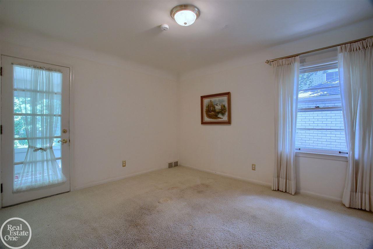 1680 Oxford Road Grosse Pointe, MI 48236 - Photo 16 of 30 50016375-15.JPG