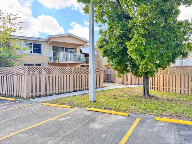 $2,000 | 4154 Northwest 79th Avenue, Unit 2B, Doral, FL 33166