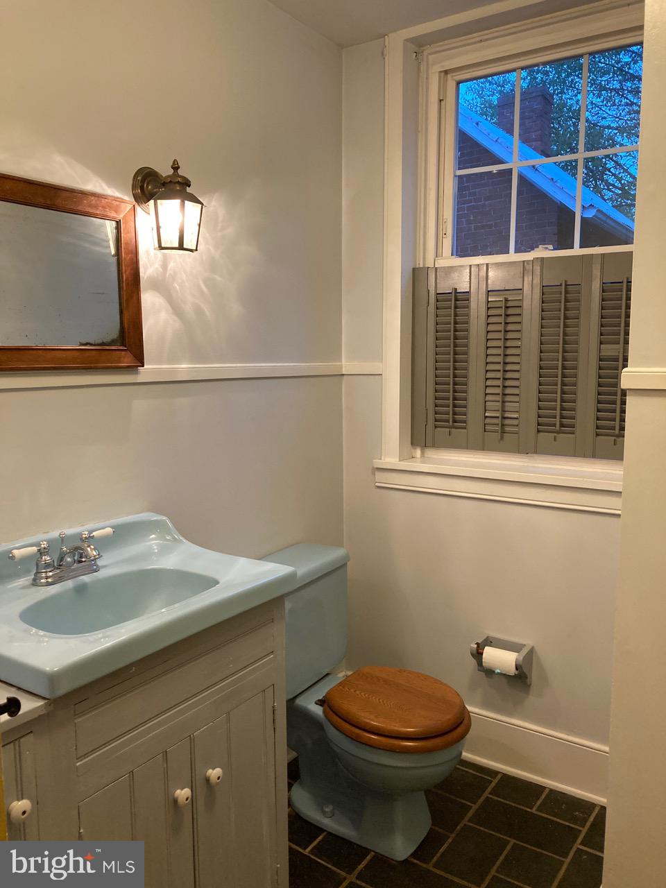 2113 Keysville Frederick Co Road Keymar, MD 21757 - Photo 19 of 49 MAIN LEVEL FULL BATH