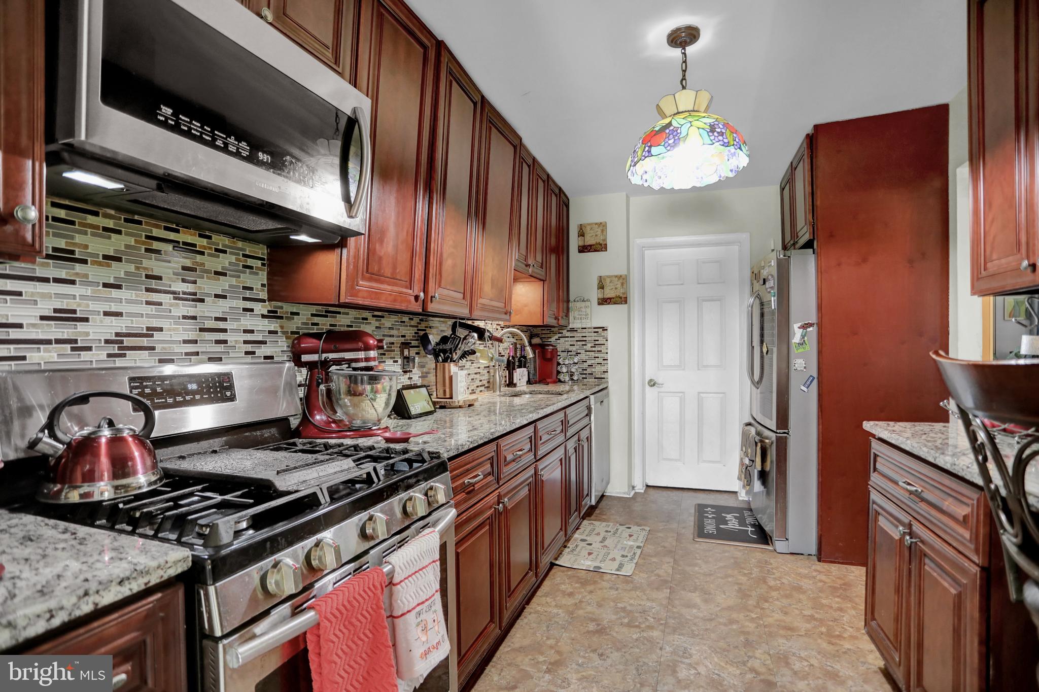 5749 Utrecht Road Baltimore, MD 21206 - Photo 11 of 25 A chef's delight with gas cooking & SS appls