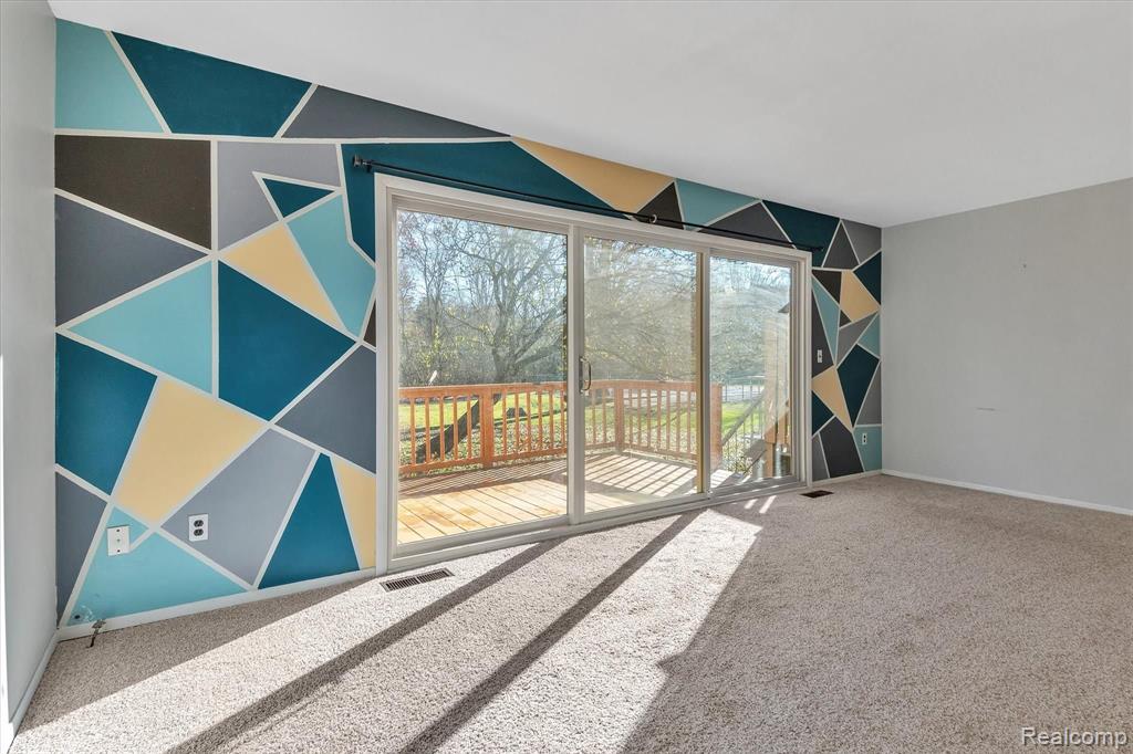637 Oakbrook West Rochester, MI 48307 - Photo 9 of 45