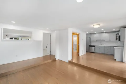 $325,000 | 12716 Northeast 120th Street, Unit H1, Kirkland, WA 98034
