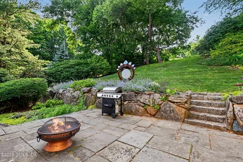 $1,895,000 | 39 Glenville Street, Greenwich, CT 06831