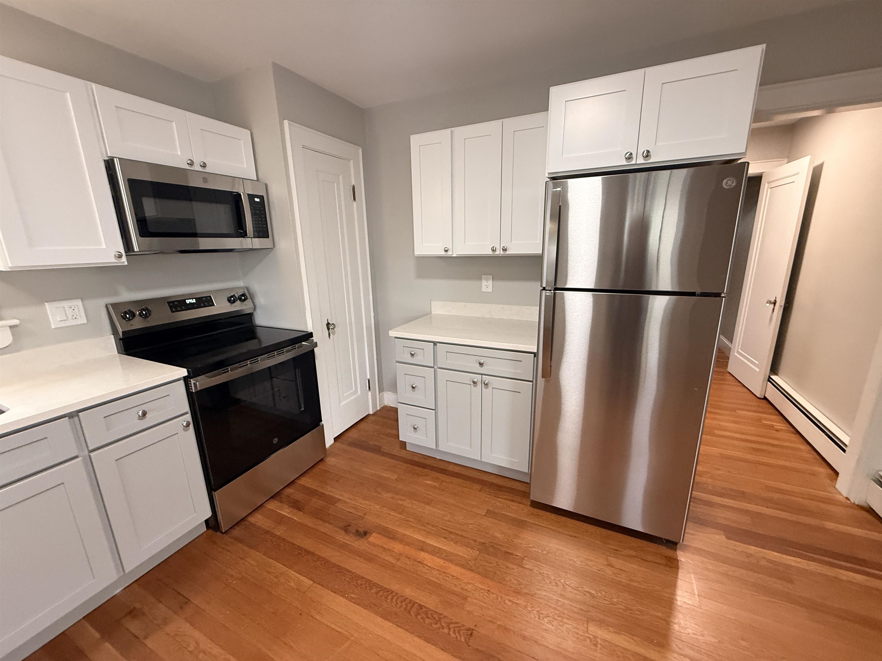 406 East High Street Manchester, NH 03104 - Photo 10 of 49