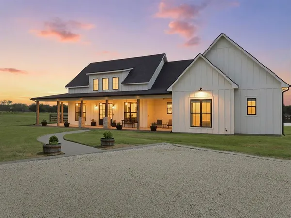 $1,200,000 | 2050 West Elm Mott Drive, Waco, TX 76705