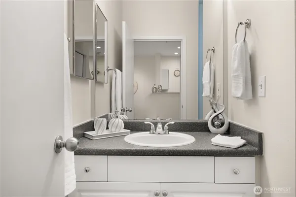 $424,950 | 2415 2nd Avenue, Unit 540, Seattle, WA 98121