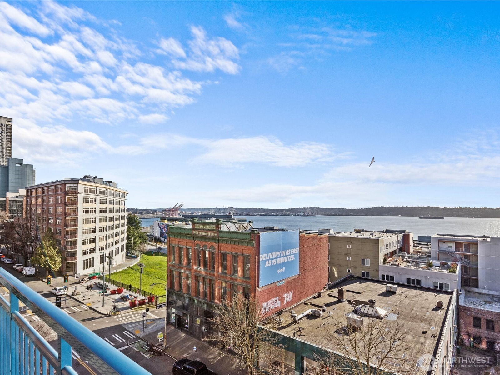 2415 2nd Avenue, Unit 540 Seattle, WA 98121 - Photo 18 of 29 city view