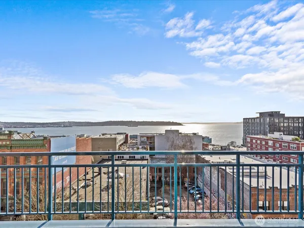 $424,950 | 2415 2nd Avenue, Unit 540, Seattle, WA 98121