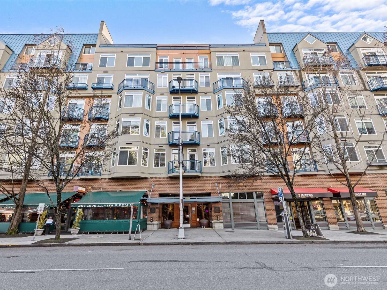 2415 2nd Avenue, Unit 540 Seattle, WA 98121 - Photo 29 of 29 a view of a large building
