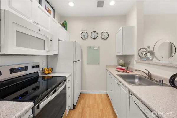 $424,950 | 2415 2nd Avenue, Unit 540, Seattle, WA 98121