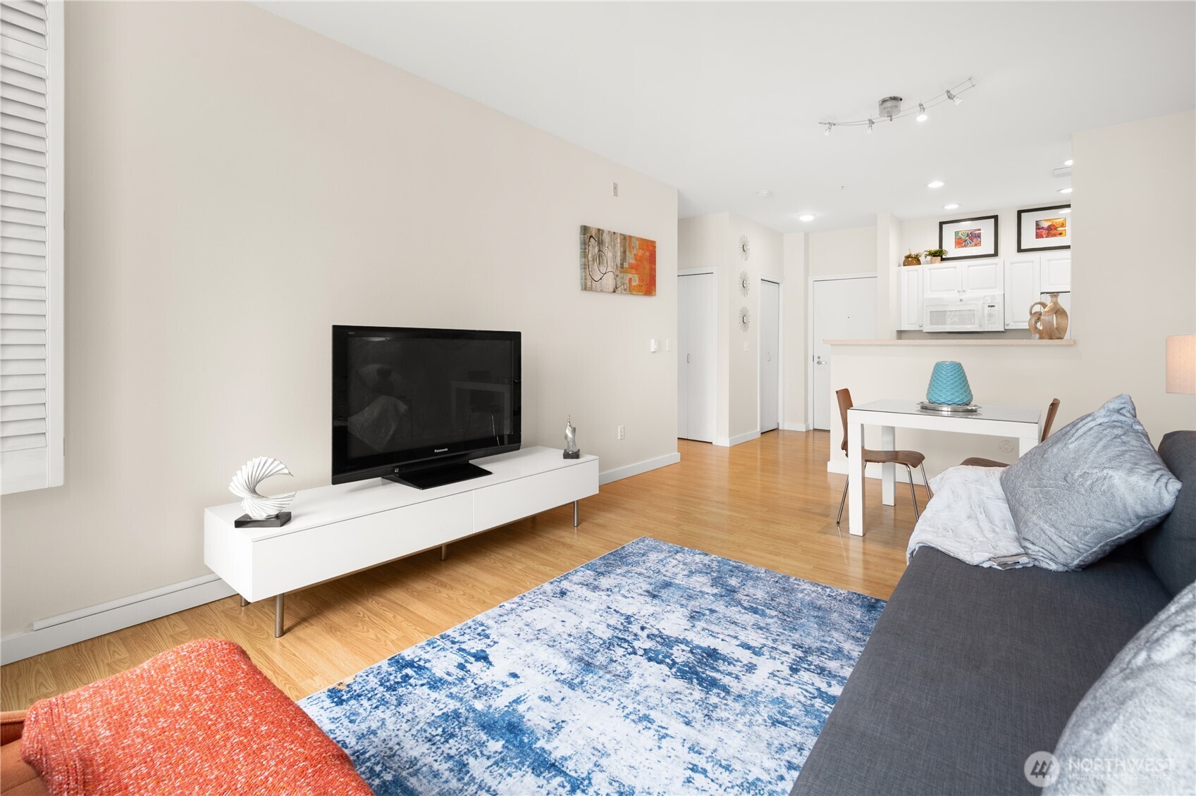 2415 2nd Avenue, Unit 540 Seattle, WA 98121 - Photo 10 of 29 a living room with furniture and a flat screen tv