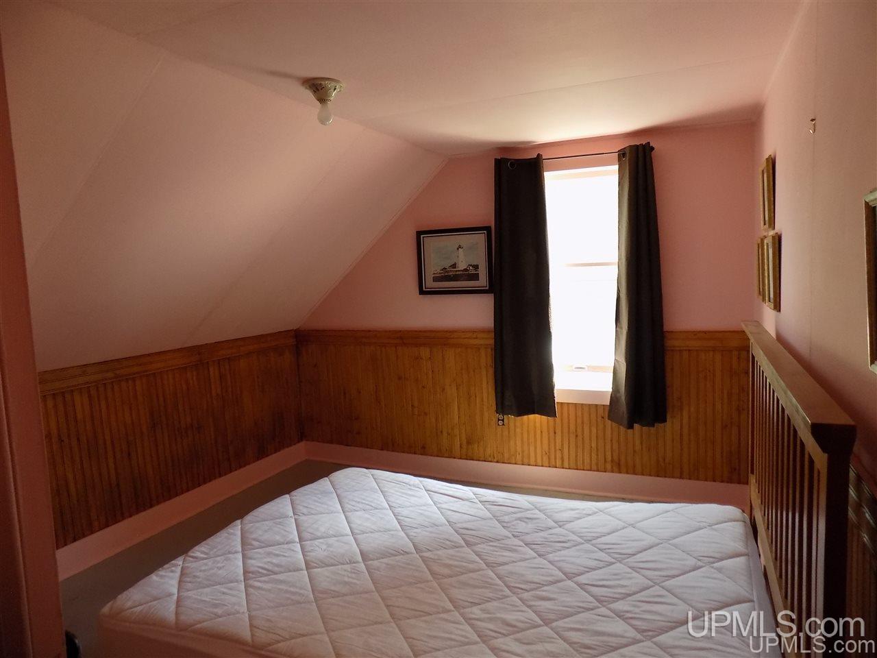 877 N River Road Manistique, MI 49854 - Photo 17 of 43