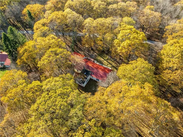 a view of a yard with entertaining space