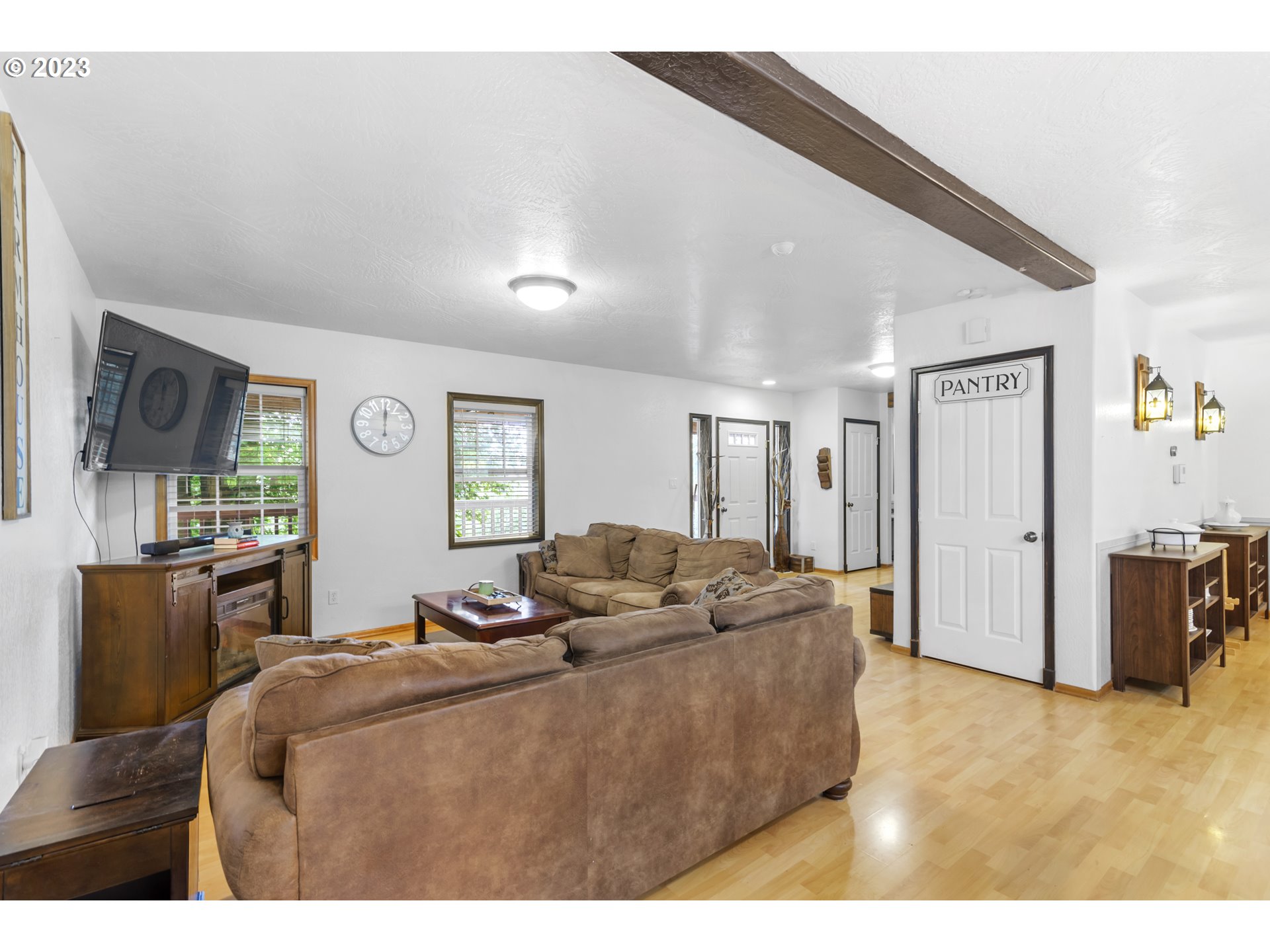 152 Broken Arrow Road Longview, WA 98632 - Photo 4 of 46 Living Room
