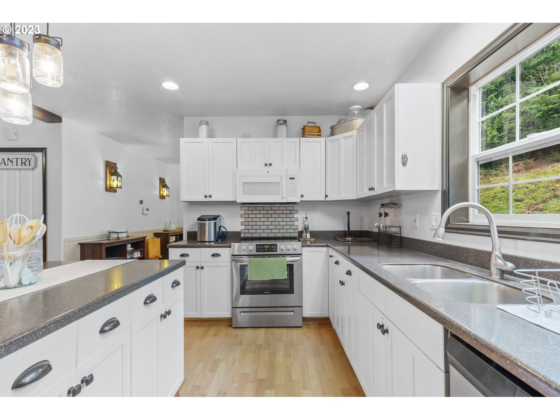152 Broken Arrow Road Longview, WA 98632 - Photo 9 of 46 Kitchen