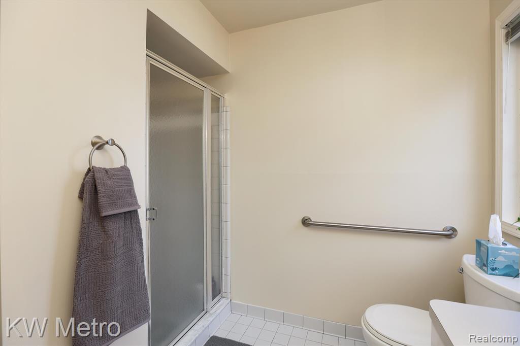 21542 Ruth Street Farmington Hills, MI 48336 - Photo 17 of 28