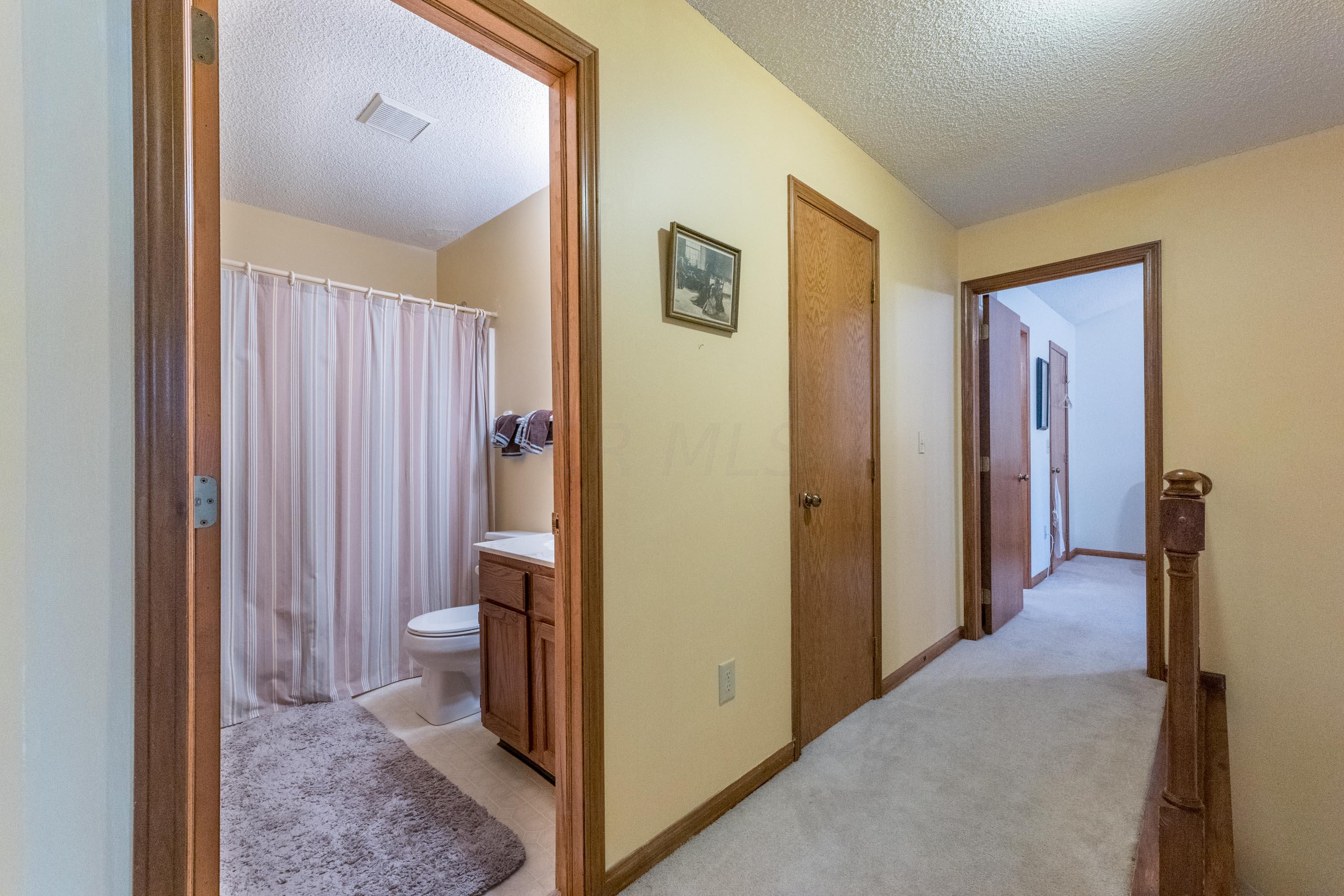 664 Ridenour Road Columbus, OH 43230 - Photo 42 of 77 039P1703865