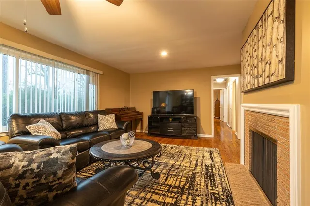 $400,000 | 14 West 109th Street, Kansas City, MO 64114