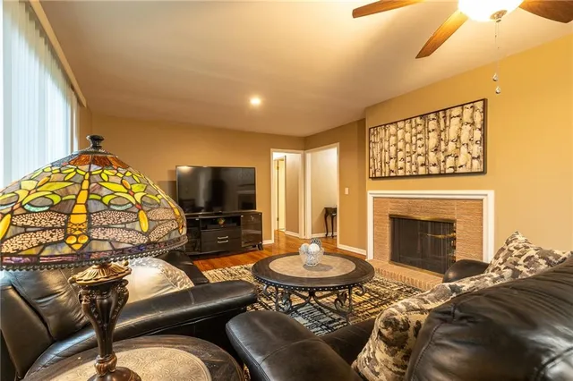 $400,000 | 14 West 109th Street, Kansas City, MO 64114