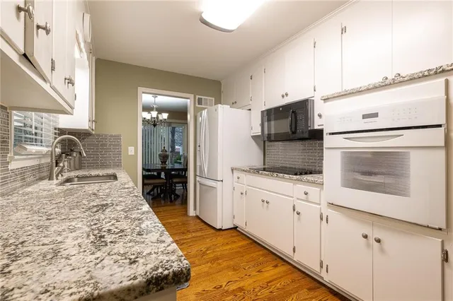 $400,000 | 14 West 109th Street, Kansas City, MO 64114