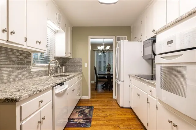 $400,000 | 14 West 109th Street, Kansas City, MO 64114