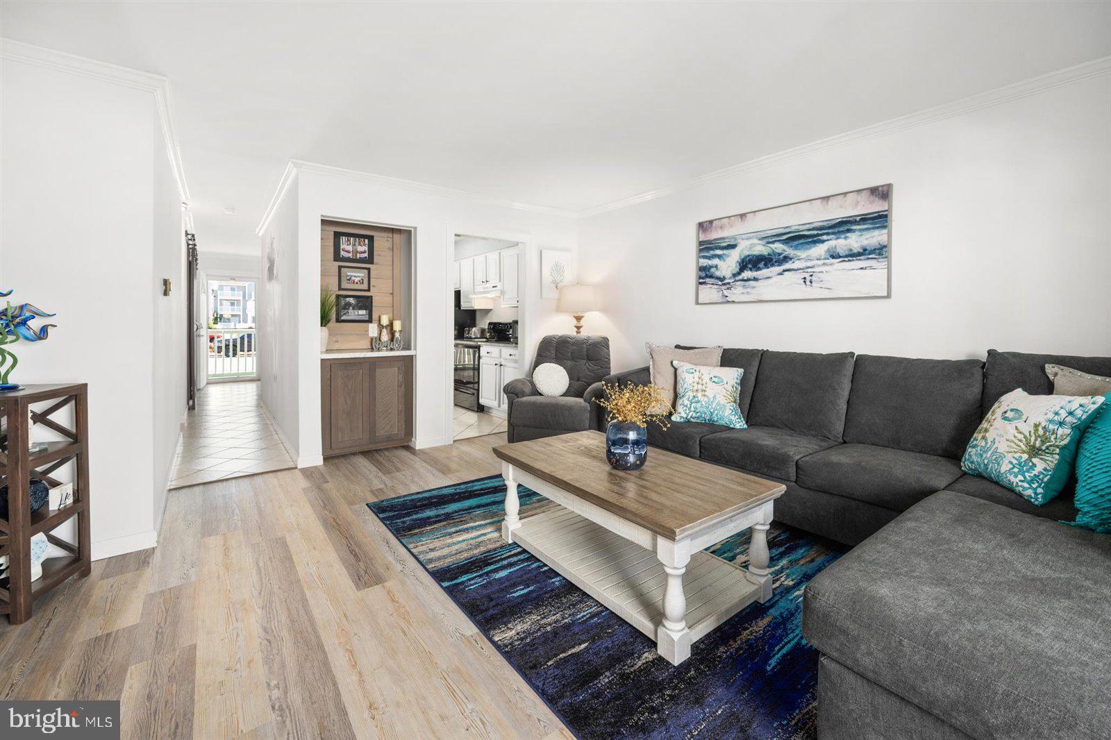 714 Mooring Road, Unit C105 Ocean City, MD 21842 - Photo 15 of 36 Family room with built-in