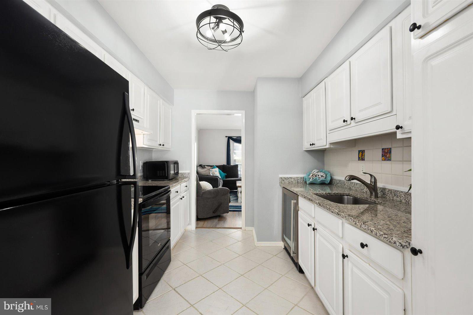 714 Mooring Road, Unit C105 Ocean City, MD 21842 - Photo 19 of 36 Kitchen with granite countertops