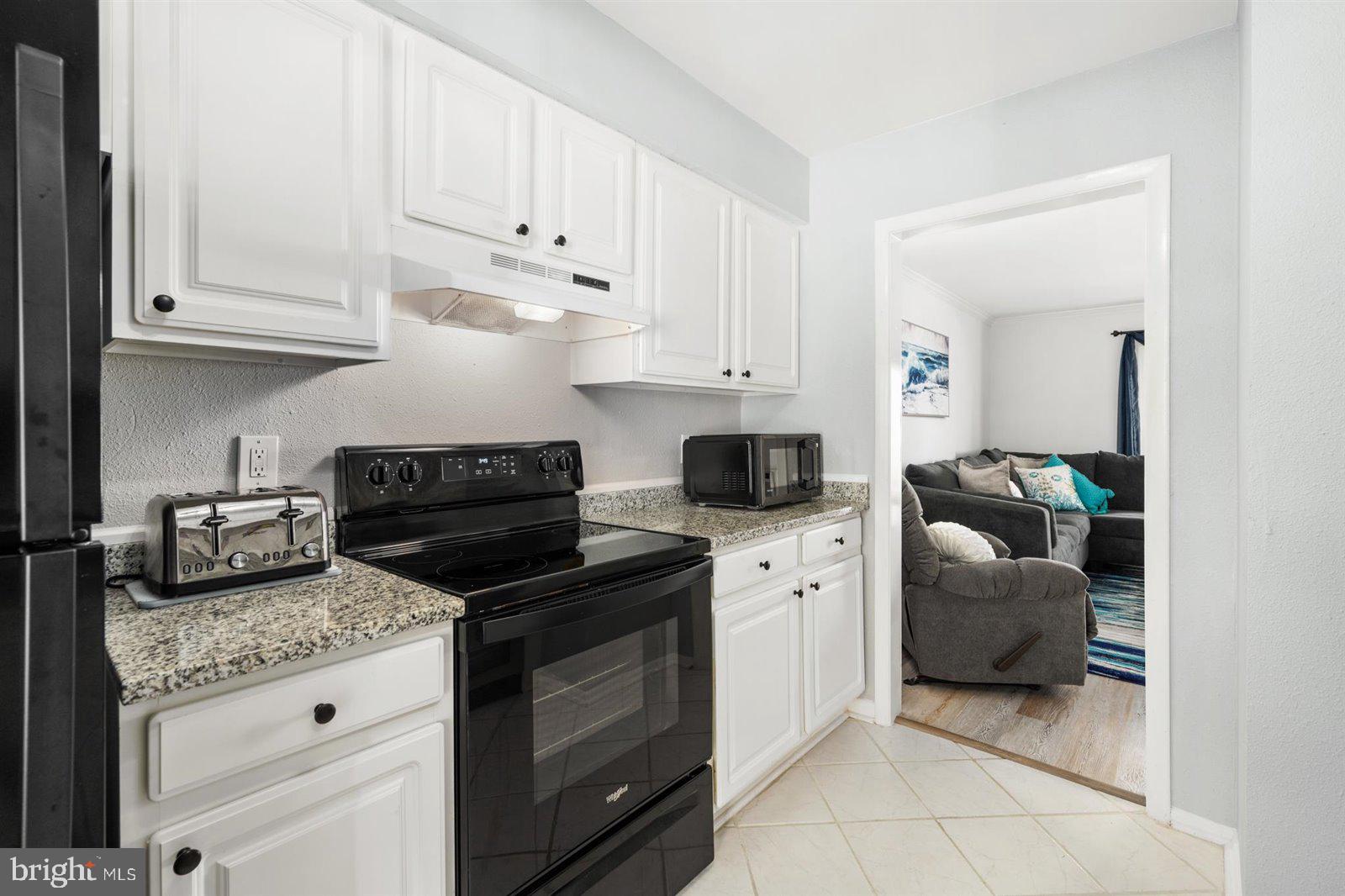 714 Mooring Road, Unit C105 Ocean City, MD 21842 - Photo 20 of 36 Kitchen with easy access to living and dining area