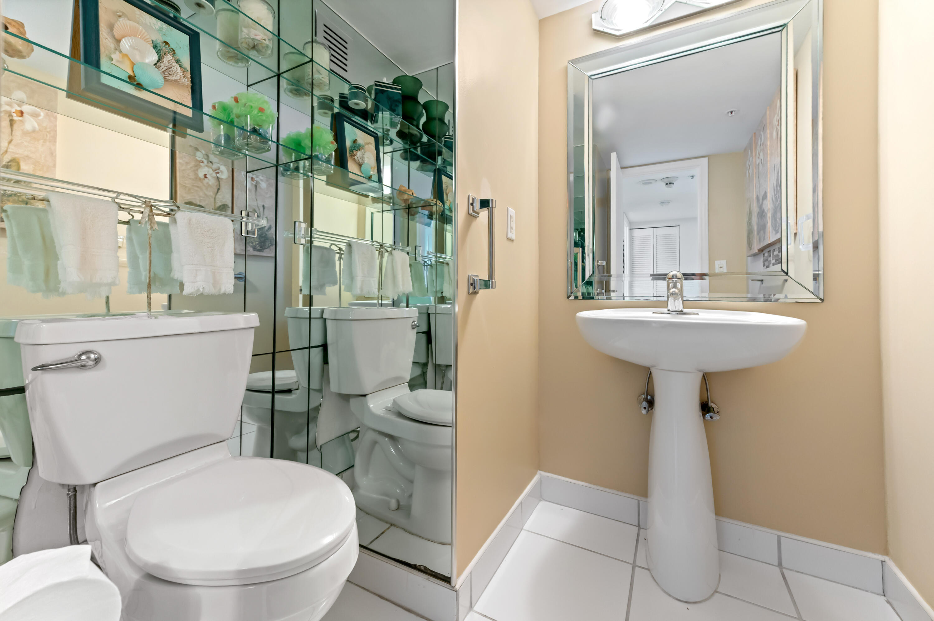 2600 South Ocean Boulevard, Unit 3E Boca Raton, FL 33432 - Photo 23 of 56 Half Bath