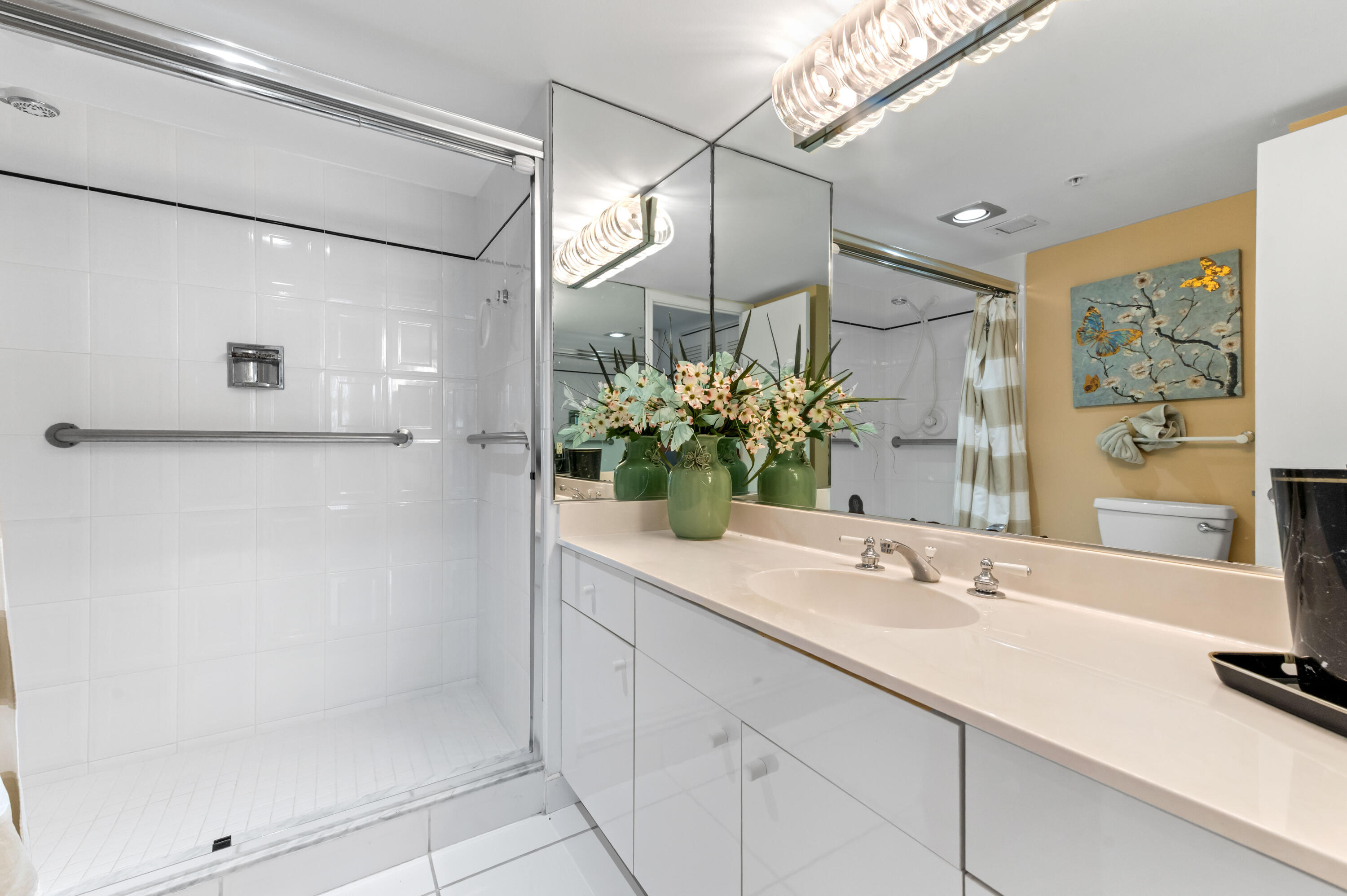 2600 South Ocean Boulevard, Unit 3E Boca Raton, FL 33432 - Photo 28 of 56 Guest Bath