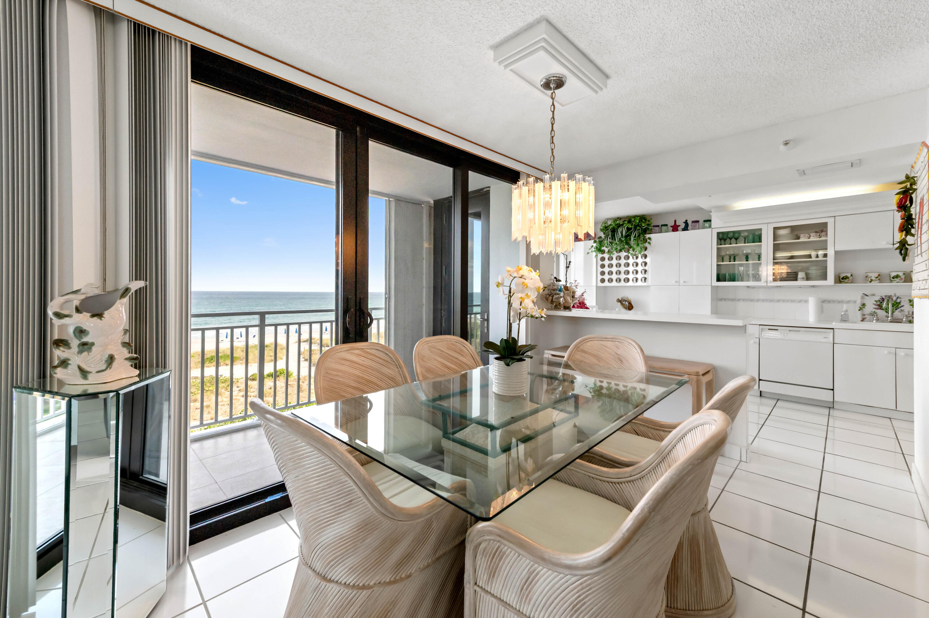 2600 South Ocean Boulevard, Unit 3E Boca Raton, FL 33432 - Photo 7 of 56 Dining Area& Kitchen